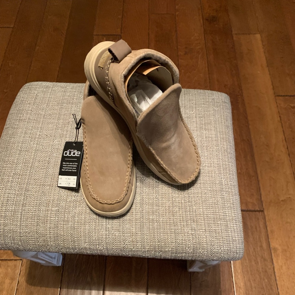 NWT Hey Dude Denny Suede Chestnut Booties